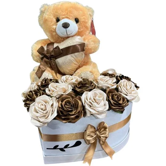 caja corazon con peluche y flores de raso 